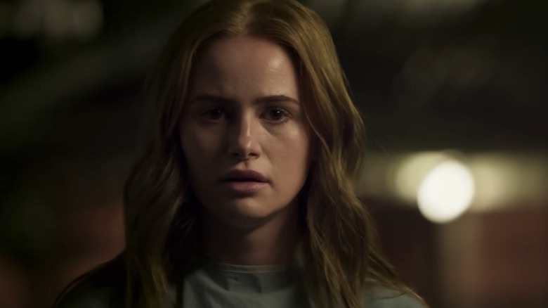 Maya arătând îngrozit în spital din străini: Capitolul 2