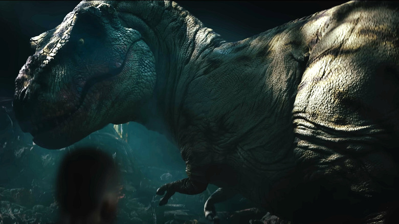 T-Rex întorcându-se pentru a-și arăta capul în război primitiv