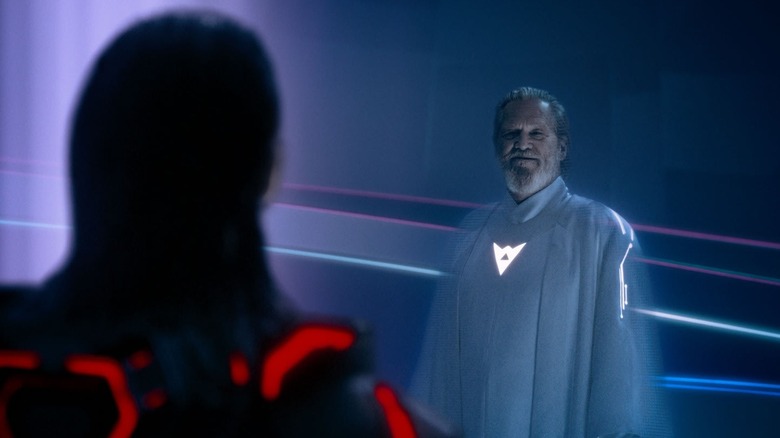 Jeff Bridges ca Flynn privindu -l pe Jared Leto ca Ares în Tron: Ares
