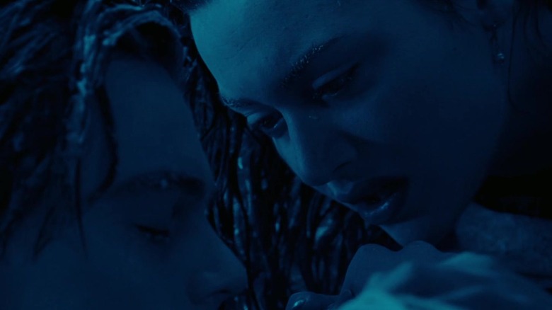 Rose privind un jack înghețat în Titanic