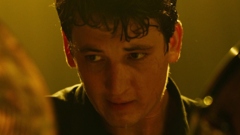 Andrew cântând tamburi intens în whiplash