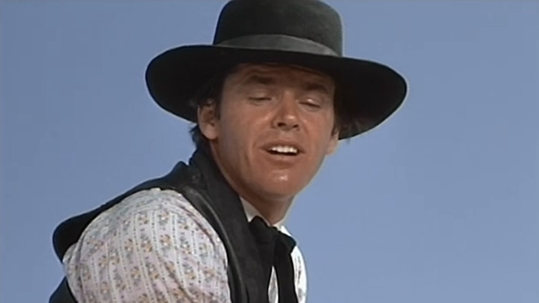 Billy Spear a lui Jack Nicholson este văzută în apropiere împotriva unui cer albastru în împușcare
