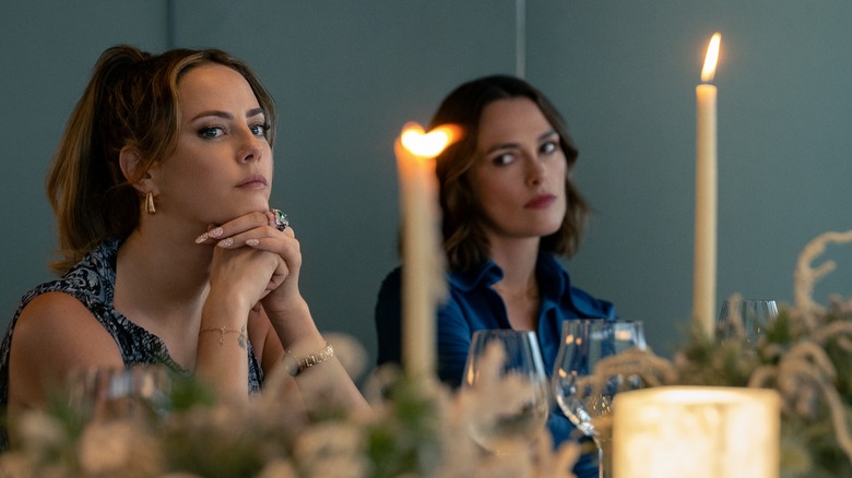 Grace și ia la o cină cu lumânări pe masă în femeia în cabină 10