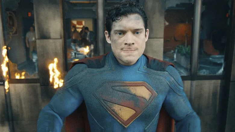 Superman, Superman care zboară în fața unei clădiri