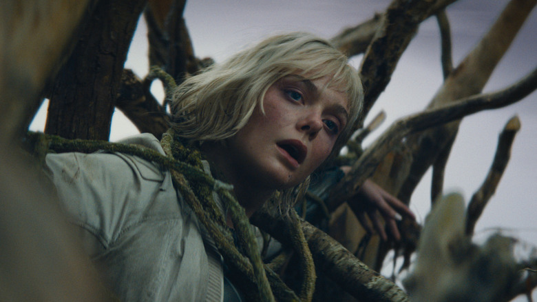 Thia s-a încurcat într-un copac în Predator: Badlands