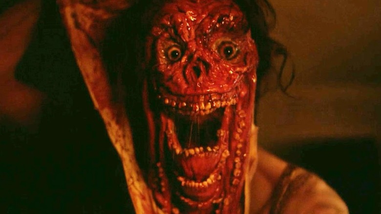 Smile (2022) se termină în cazul în care monstrul Smile își desprinde adevărata față