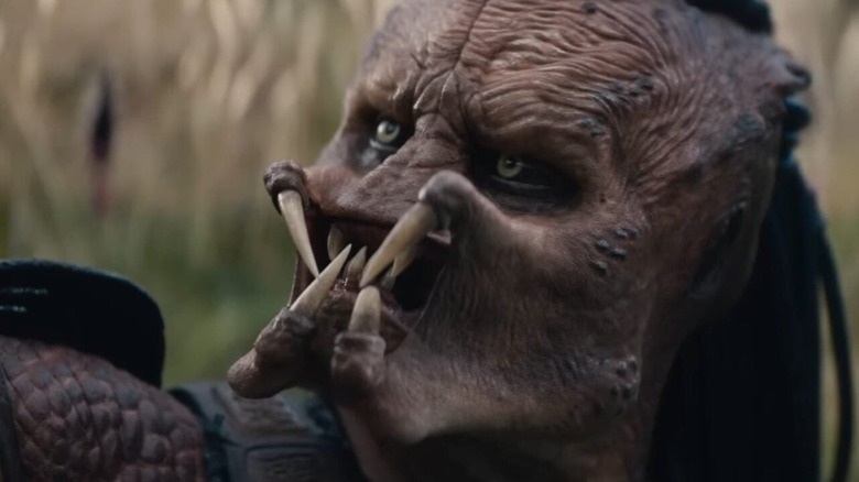 Un prim-plan al lui Dek în Predator: Badlands