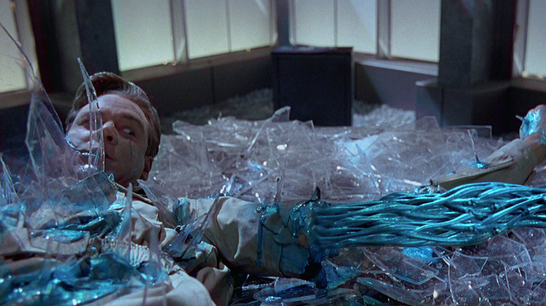 Sid 6.7 întinzându-și vârstele de android ciudate în Virtuozitate