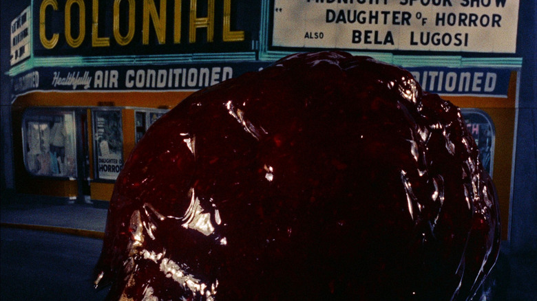 The Blob atacă un cinematograf în The Blob (1958)