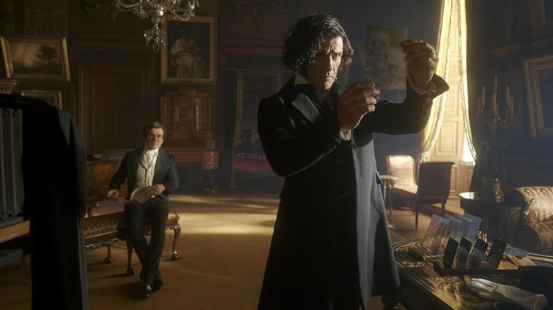 Harlander îi dă lui Victor ceva de gândit în Frankenstein