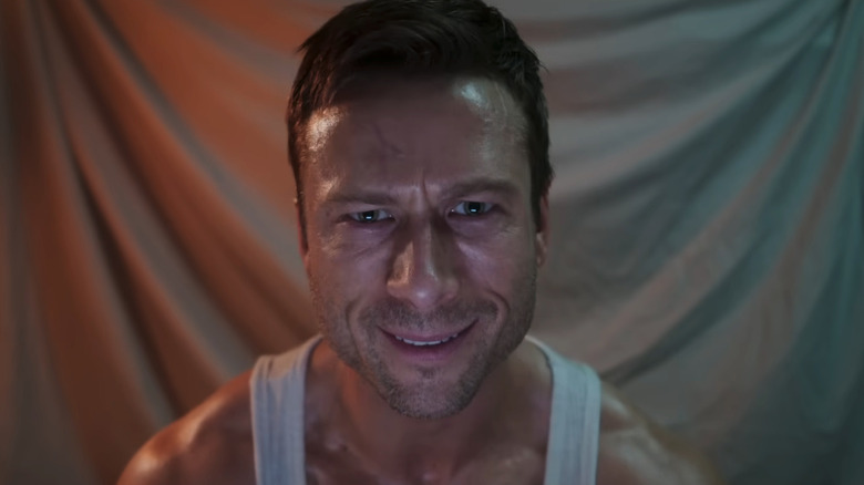 Glen Powell în rolul lui Ben Richards înregistrând un jurnal video în The Running Man