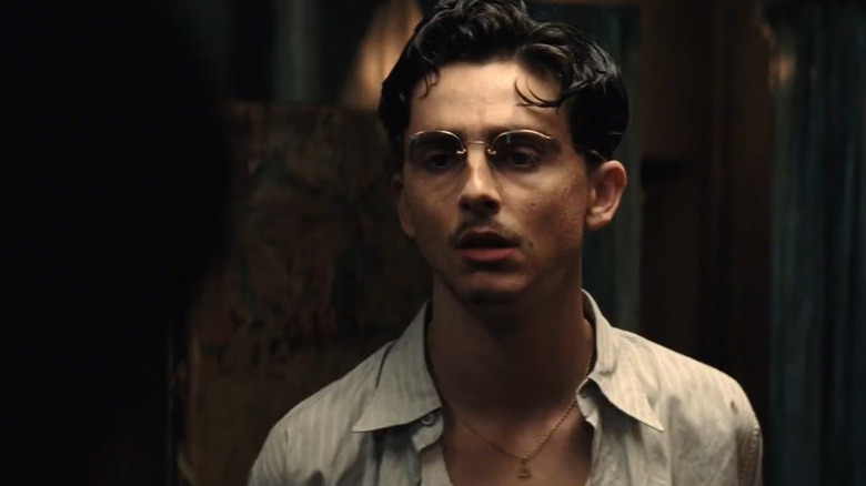 Marty Mauser arde lumânarea la ambele capete în Marty Supreme