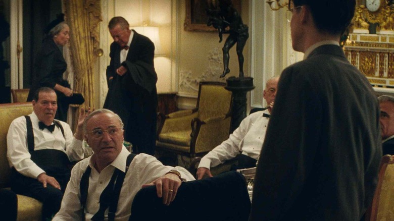 Marty se confruntă cu Milton și prietenii săi bogați în Mary Supreme