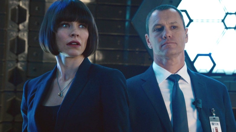 Hope van Dyne și un agent de securitate înfundat în Ant-Man
