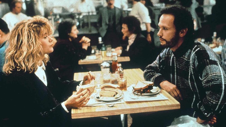 Sally și Harry la Katz's Deli vorbesc în When Harry Met Sally...