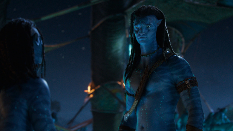 Jake Sully arată dezamăgit la fiul său Lo'ak pentru a suta oară în Avatar: Fire and Ash