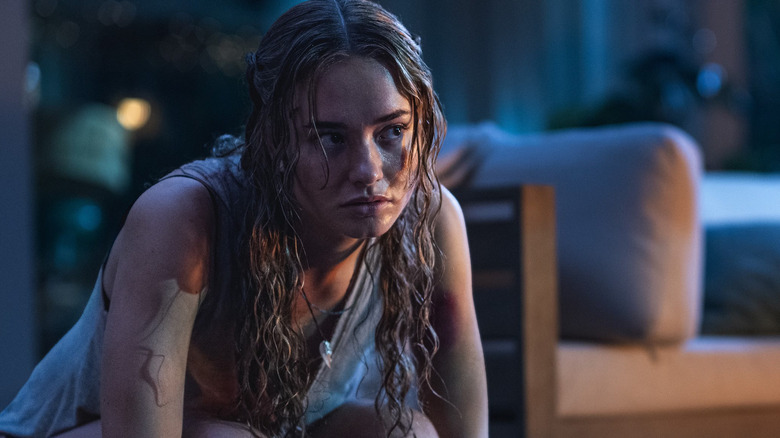 Lucy cu părul ud în Primate