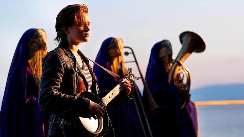 O'Dessa este susținută de o secțiune unică de alamă în O'Dessa