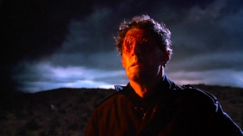 Ben Cross are ochi zgâriați ca tată în Paperhouse