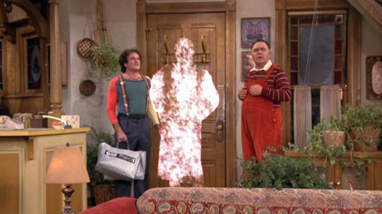 William Shatner, îndepărtându-se radiantă de Mork și Mearth în Mork & Mindy