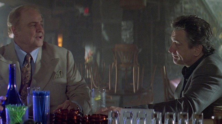 Max vorbește cu Nick într-un bar din The Score