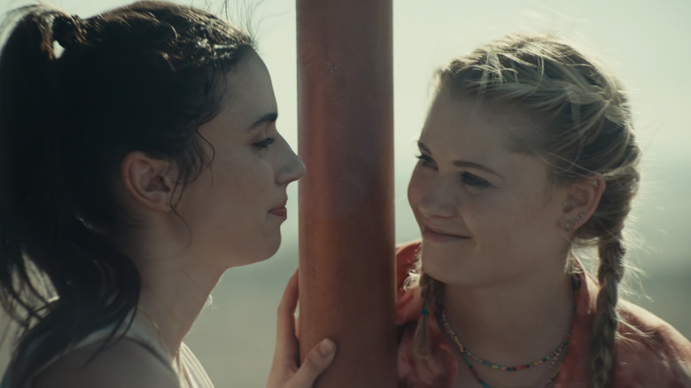 Becky Connor din Grace Caroline Currey se află față în față cu Shiloh Hunter al Virginiei Gardner în toamnă