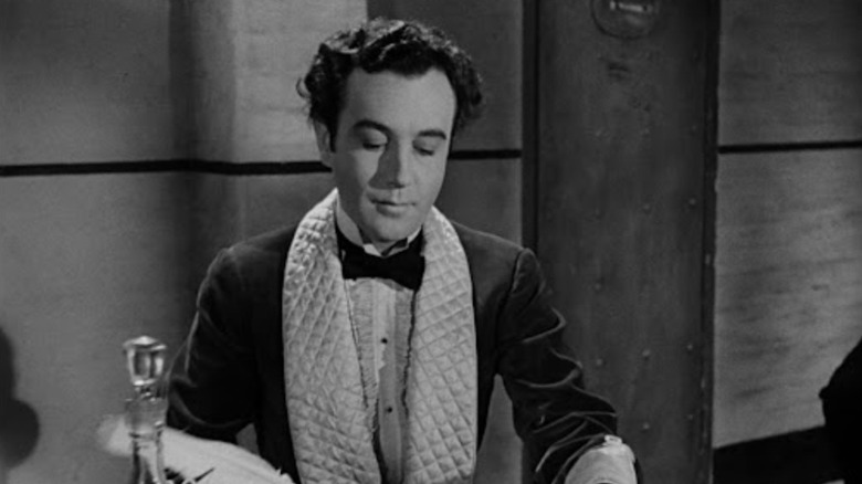 Louis Mazzini își scrie memoriile în timp ce așteaptă execuția în Kind Hearts și Coronets