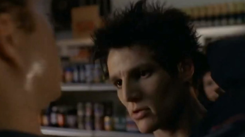 Pedro Pascal ca Goth Guy într-un magazin universal din Earth vs the Spider