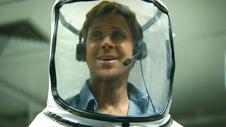 Ryland Grace al lui Ryan Gosling zâmbește în Project Hail Mary