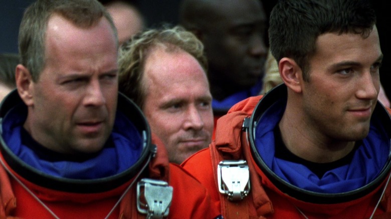 Harry S. Stamper al lui Bruce Willis merge alături de AJ Frost al lui Ben Affleck în Armageddon