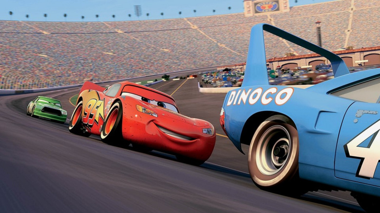 Fulgerul McQueen concurând la Piston Cup in Cars
