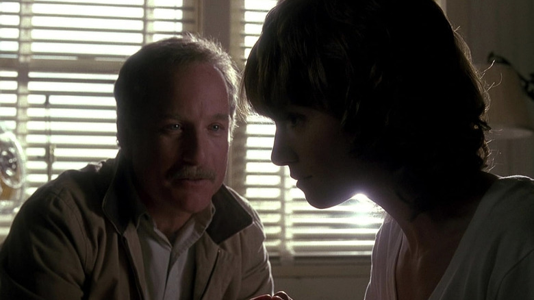 Pete îi zâmbește lui Hep în Always