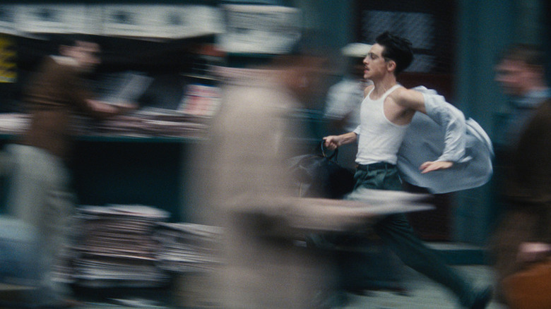 Timotheé Chalamet candidează pentru viață ca Marty Mauser în Marty Supreme