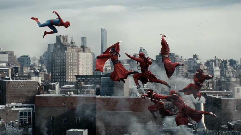 Omul Păianjen al lui Tom Holland sare către o bandă de ninja din The Hand in Spider-Man Brand New Day