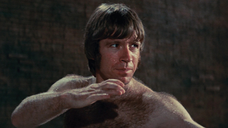 Chuck Norris, în rolul lui Colt, în The Way of the Dragon