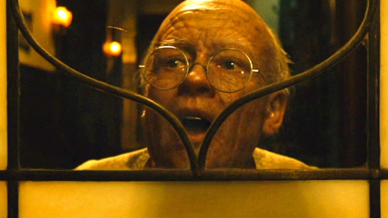 Brad Pitt în rolul copilului în vârstă, Benjamin Button, în The Curious Case of Benjamin Button