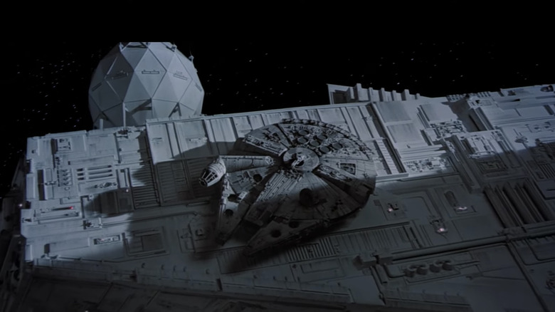 Empire Strikes Back -- Millennium Falcon ascuns pe Star Destroyer