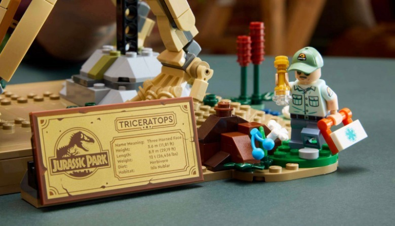 Jurassic World LEGO Dinozaur Fosil Triceratops minifigurină