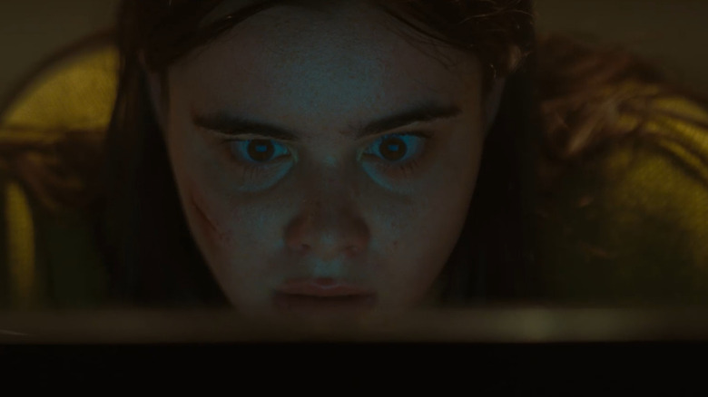 Margot navighează pe web și vede lucruri deranjante în Faces of Death