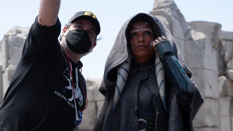 Dave Filoni regizat-o pe Rosario Dawson ca Ahsoka Tano în culisele sezonului 1 de la Ahsoka