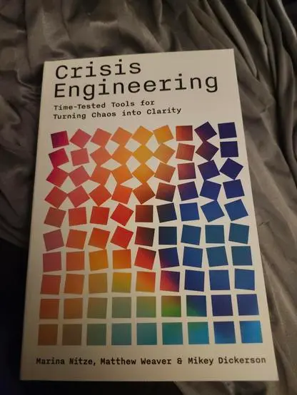 Coperta „Crisis Engineering”