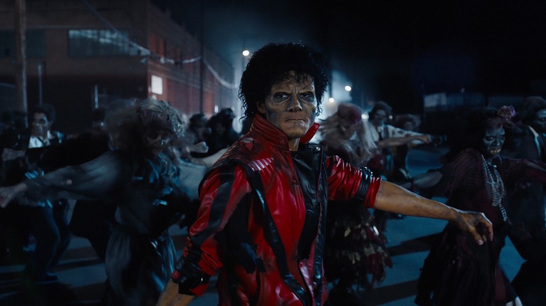 Jaafar Jackson ca Michael Jackson dansând în videoclipul Thriller din Michael