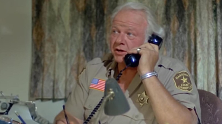 Sheriff Jones la telefoane în The Giant Spider Invasion