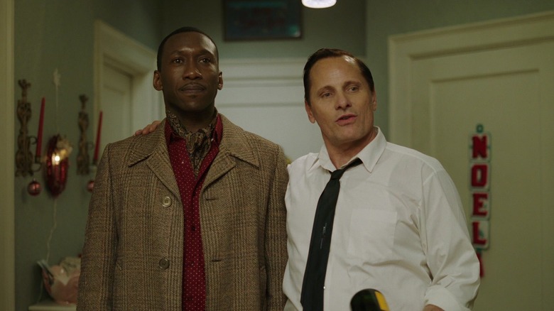 Don Shriley și Tony Lip acasă în ținute casual în Green Book