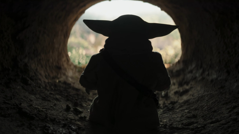 Grogu iese din coliba lui de noroi din The Mandalorian și Grogu