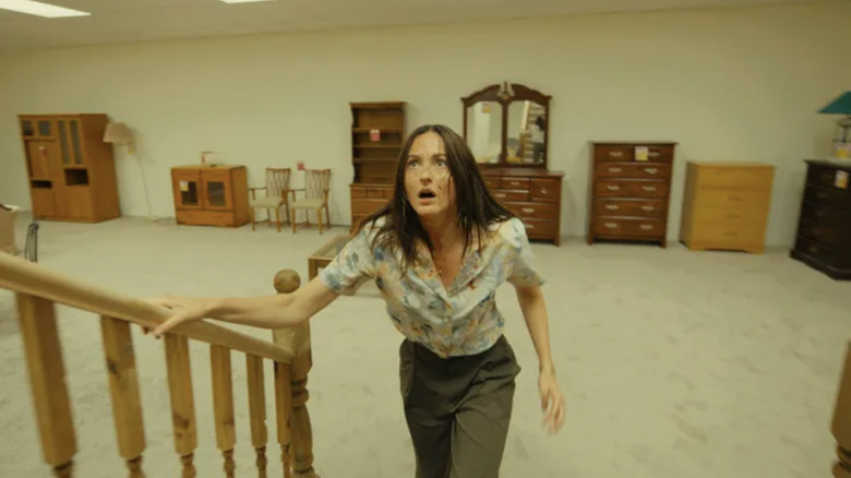 Mary este pierdută și speriată în Backrooms