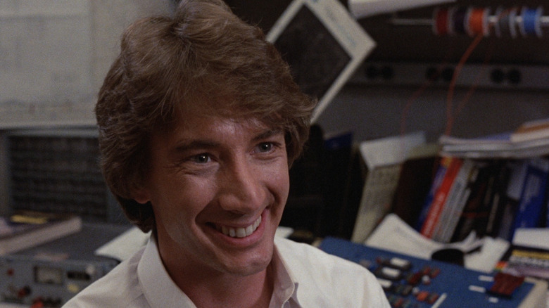 Martin Short ca Jack Putter rânjind în spațiul interior
