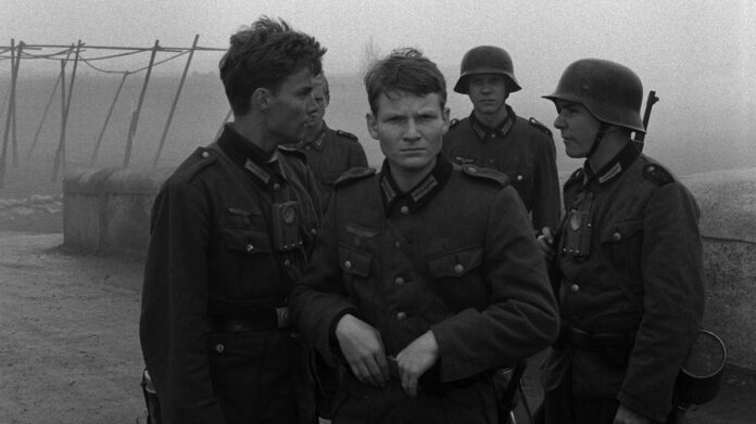 Acest film de război uitat din 1959 este unul dintre cele mai bune (și cele mai sumbre) pe care le veți vedea vreodată


