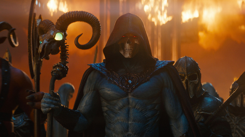 Skeletor înconjurat de slujitorii săi pe cale de a face ceva rău în Masters of the Universe