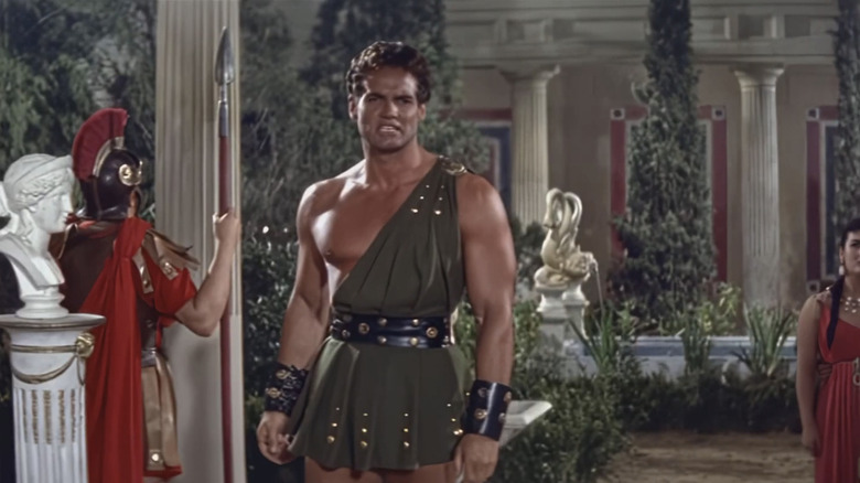 Glaucus al lui Steve Reeves se află într-un palat din Ultimele zile ale Pompeii